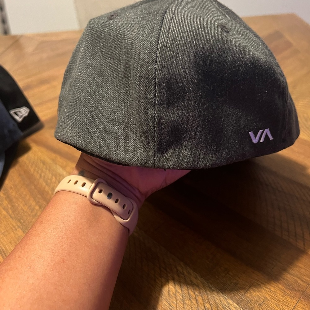 Gray RVCA flex fit hat - Picture 2 of 2